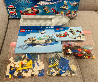 LEGO® City 60277 Policajná hliadková loď - 6