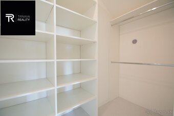 Veľký moderný 7 izbový rodinný dom s dvojgarážou, krytou ter - 6
