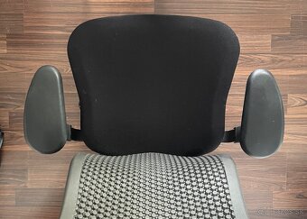 Ergonomická kancelárska stolička Herman Miller Celle - 6