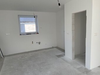 REZERVOVANÉ Na predaj skolaudovaná novostavba RD, Dubovany - 6
