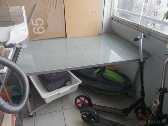 Rôzne typy a veĺkosti stoly, stolíky - 6