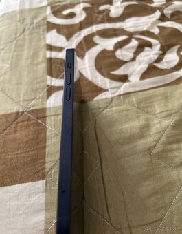 Predám iPhone 12 64GB - 6