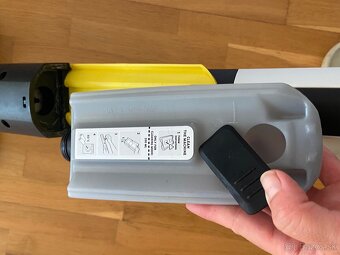 Čistič tvrdých podláh Kärcher FC 7 Cordless. - 6