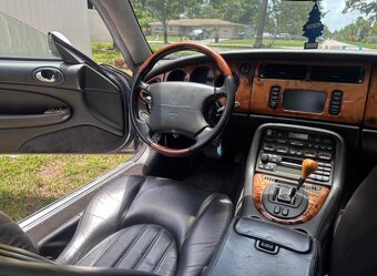 Jaguar XK8 4.0L V8 - 6