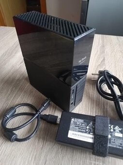 6/ 8TB Seagate Backup Plus Hub / WD My Book - 6