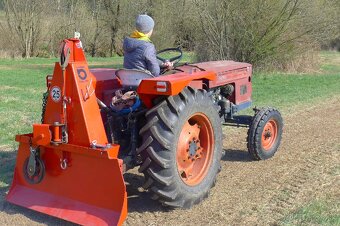 Traktor Zetor - 6