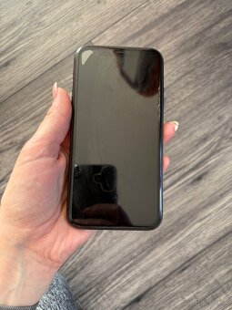 Predám IPhone 11 64gb - 6