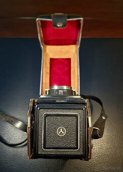 Yashica D - 6