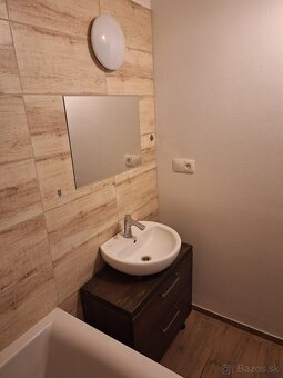 Predám 2-izbový byt na starom sídlisku - 6