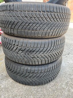 NOKIAN 215/55 R17 Celoročne - 6