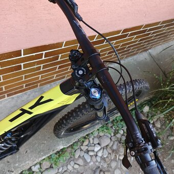 YT Tues AL / M / 27.5" / RS BOXXER air/ ZEE / RACEFACE - 6