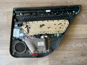 Výplne dverí  Passat B8 - 6