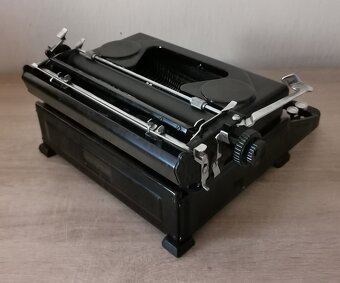 Starožitný písací stroj GRANTA Model 90 z roku 1940 - 6
