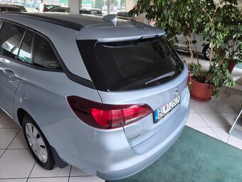 Opel Astra kombi 1.4T len 118 000 km - 6