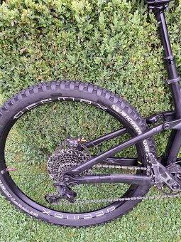 Zjazdovy bicykel trek slash - 6