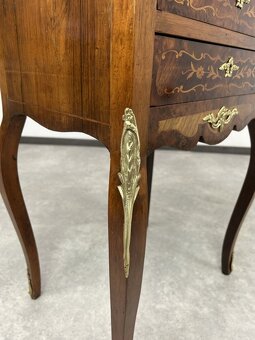 Starožitný bohato intarzovaný stolík v rokokovom štýle - 6