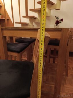 Predám barový jedálenský stôl a stoličky z masívneho dubu - 6