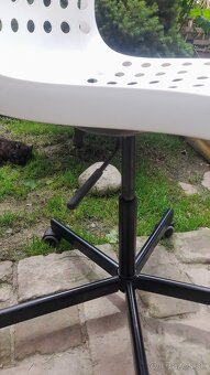 Ikea stolička 25eur, zrkadlová skrinka 25eur - 6