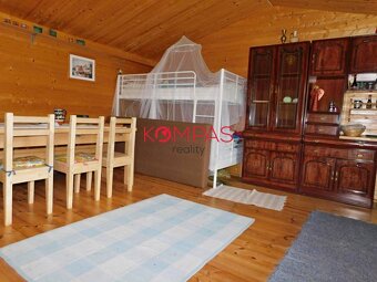NOVÁ CENA DREVENÁ CHATKA S ALTÁNKOM, MUR. PECOU A ZÁHRADOU- - 6