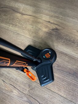 SKS Air-X-plorer Digi 10.0 pumpa - 6