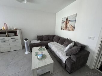 Priestranný a svetlý dvojizbový apartmán v jednej z najobľúb - 6