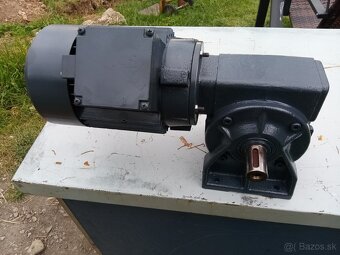 Snekova prevodovka s elektromotorom 0,55kW - 6