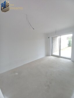 SKOLAUDOVANÉ Novostavba 2-3 izbových bytov s pozemkom v pol - 6