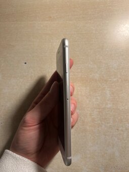 Biely IPhone 8 - 128 GB - 6