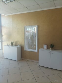 Predám zabehnutý svadobný salón - 6