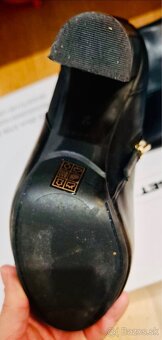 Predám čierne kožené vysoké čižmy GUESS - 6