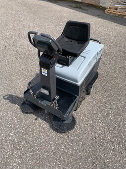 NILFISK SR 1005 B zametačov stroj batériový - 6