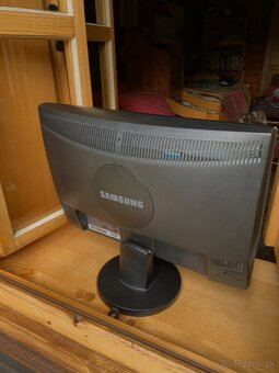 Počítačový LCD monitor Samsung 923NW 19" - 6