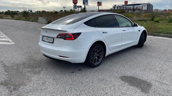 Tesla Model 3 Standard Range RWD 2023 - 6