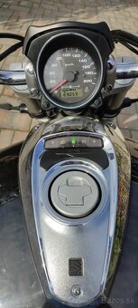 Suzuki Intruder M800 - 6