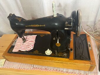 Šijaci stroj starožitny - 6