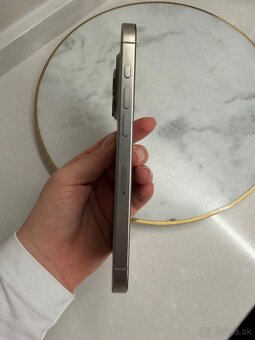 Predám iPhone 15 Pro Natural Titanium, 128 GB + kryt apple - 6