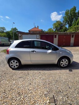 Toyota Yaris 1.3 T 3D - 6
