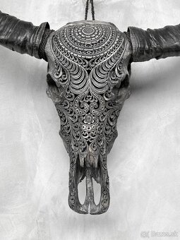 Obrovská šedá vyrezávaná lebka Vodného Bývola - motív Badong - 6