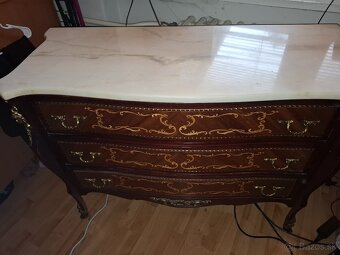 starožitná komoda s mramorom Francúzsko zdobená  bronzom - 6