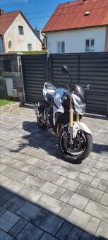 Suzuki GSR 750 - 6