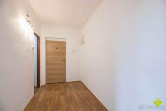 Pekný 4 izbový byt Sebedražie lodžia vlastné kúrenie - 6