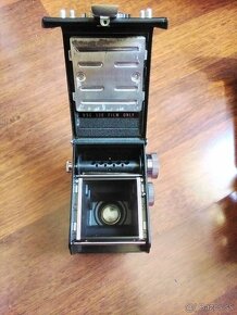 Yashica D - 6