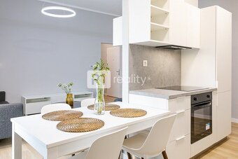 Jedinečný 3 izbový byt 64 m2+ 8 m2 balkóny + parking, Piešťa - 6