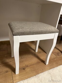 Kozmetický stolik - 6