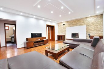 Dvojgeneračný rodinný dom v centre Malinova - 6