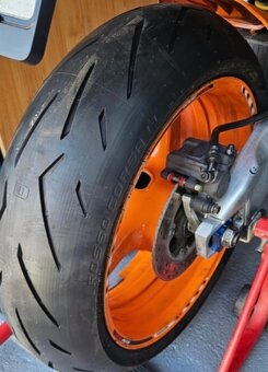 Honda CBR1000RR, rv: 2005, model SC57 , REPSOL - 6
