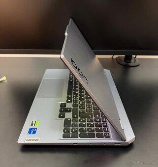 Lenovo LOQ 15IRX9 - 6