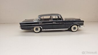 1:18 MERCEDES-BENZ 300 SE - 6
