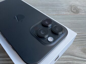 iPhone 16 Pro 128 GB čierny titán - 6