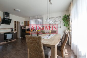 predám 8-izbový priestraný rodinný dom, úžitková plocha 473 - 6